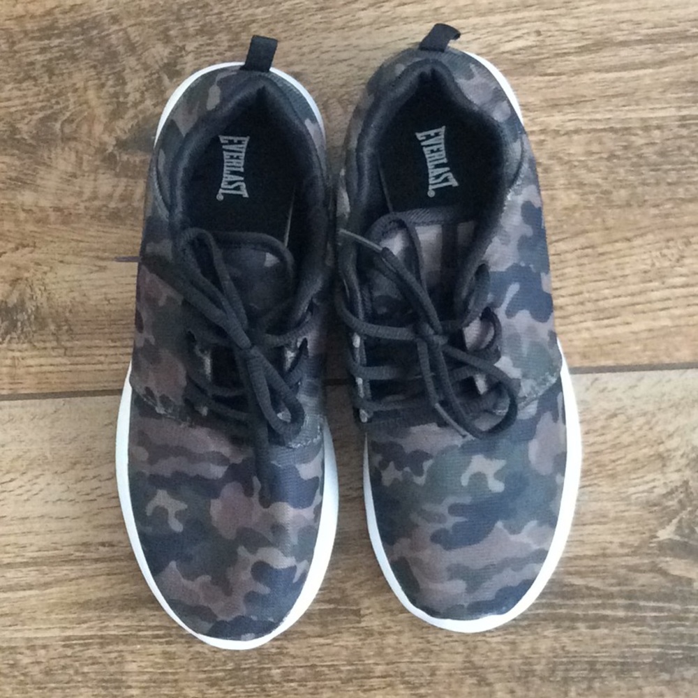 New camouflage sneakers size 7